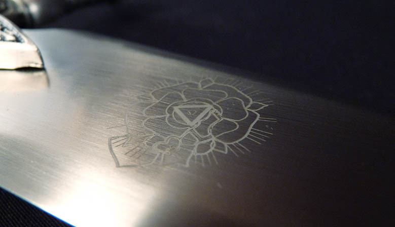 Gravure sur épée maçonnique